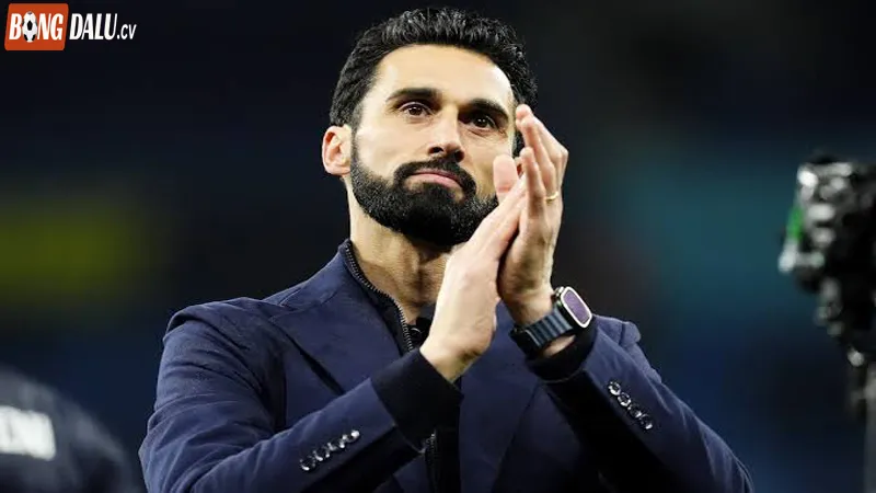 Boi Canh Thuong Vu Alvaro Arbeloa Va Goc Nhin Chien Thuat